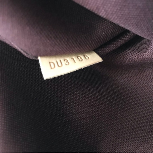 Louis Vuitton Berri PM Monogram Canvas - Picture 8 of 17